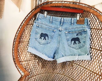 Red Elephant Aztec Pattern Print Women's Shorts