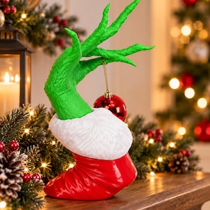 Grinch Hand Christmas Decoration, Grinch Ornament Holder, Funny Grinch Christmas Decor, Red Bauble Display, Grinch Holiday Gift