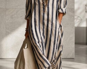 Vestido longo listrado de linho, estilo caftan boho oversized, ideal para usar como saída de praia no verão.