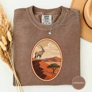 Namibia Oryx Desert Dunes Tee, Sossusvlei Dunes Shirt, Oryx Lover Gift, Namibia Travel Gift, Namibia Vacation Tee, Namib Adventure Espresso