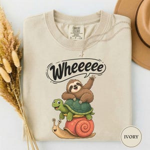 わーい、のろま動物スタックTシャツ、面白いナマケモノ、カメ、カタツムリのシャツ、かわいいナマケモノ好きへのギフト、おかしなのろま動物Tシャツ、ナマケモノシャツ、かわいいTシャツ