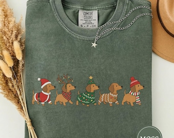 Camiseta de Natal com Dachshund em Parada, Camiseta Fantasia de Natal para Dachshund, Estampa de Cachorro Salsicha Natalino, Camiseta Festiva com Dachshund, Ideia de Presente de Natal