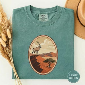 Namibia Oryx Desert Dunes Tee, Sossusvlei Dunes Shirt, Oryx Lover Gift, Namibia Travel Gift, Namibia Vacation Tee, Namib Adventure Light Green