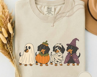 Koszulka z czterema jamnikami w prześcieradłach i kostiumach dyniowych, koszulka na Halloween z jamnikiem, prezent dla miłośnika jamników, koszulka z uroczym kostiumem dla psa, koszulka jesienna