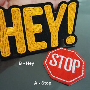 Stryklapp - Bokstavspärr Röd Stopplapp eller Orange Hejlapp Ordlapp Stryklapp Broderade Sylappar