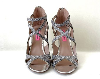 Vintage Betsey Johnson "Raqui" silver glitter stiletto heels, size 8.  GLAM Vibes!!!