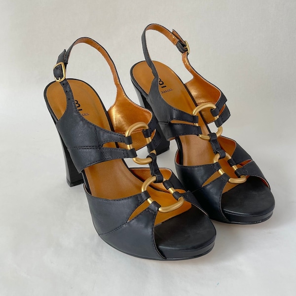 Vintage Bakers black leather platform heels, size 8.  STUNNING!!