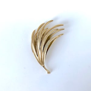 Vintage Spray Leaf Gold Tone Pin/Brooch, LOVELY!