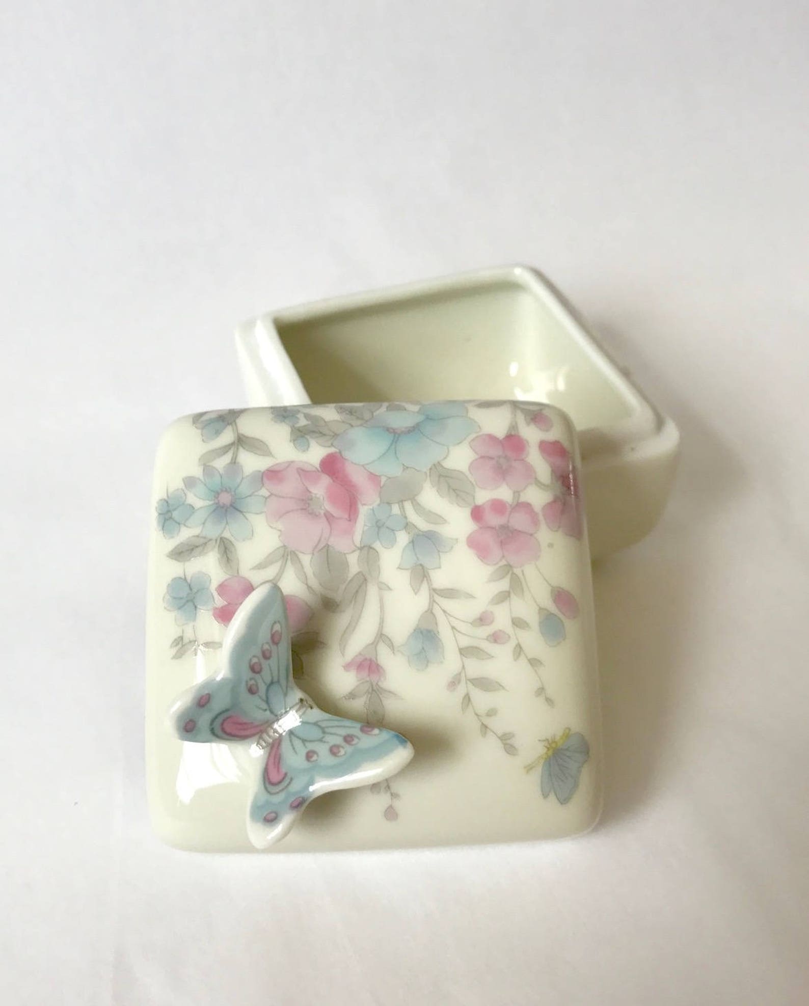 Vintage Takahashi Lidded Butterfly Themed Trinket Box, PRICELESS Etsy