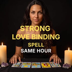 Könnte beinhalten: Fünf Tarotkarten in einer Reihe auf einer schwarzen Oberfläche, flankiert von zwei weißen Stumpenkerzen und zwei kleinen violetten Amethystclustern. Der Text lautet STRONG LOVE BINDING SPELL SAME HOUR in Gelb und Weiß vor dunklem Hintergrund.
