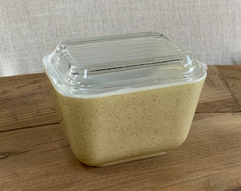 Vintage Pyrex Refrigerator Box, Homestead, Speckled Beige, 501-B 12oz With Ribbed Lid, Nibbles on Lid