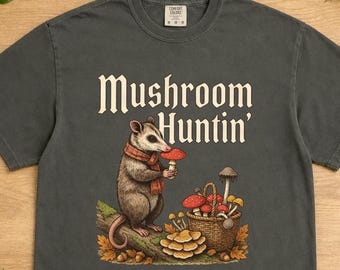 Possum-Shirt, Pilzsuche, Comfort Colors®, Vintage-Waldsammler, Herbst-T-Shirt im Waldstil, Geschenk für Pilzliebhaber