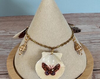 Decoupage seashell bracelet, gold chain, scallop shell.104