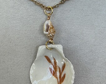 Decoupage seashell necklace, brown wheat, brown shell, gold chain, scallop shell.269