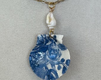 Decoupage seashell necklace, blue flower, white shell, gold chain, scallop seashell.263