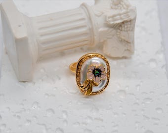 Anel artesanal com pérolas | Banhado a ouro 18K | Anel floral marcante | Joia ajustável