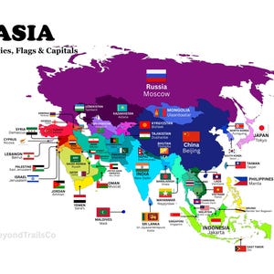 Peut inclure: Une carte colorée de l'Asie intitulée ASIA Countries, Flags & Capitals. La carte affiche divers pays dans différentes nuances, chacun étiqueté avec son nom, sa capitale et un petit drapeau national. Le texte BeyondTrailsCo est dans le coin.
