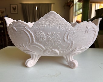 Vintage Jeannette Lombardi Shell Pink melkglazen schaal met vier tenen als tafeldecoratie