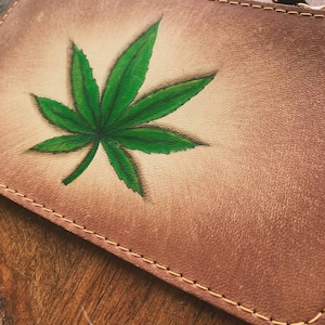 Emerald Leaf Leather Wallet - Handmade Full Grain Clutch With Green Botanical Design, Natur Lover Gift
