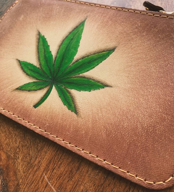 Emerald Leaf Leather Wallet - Handmade Full Grain Clutch With Green Botanical Design, Natur Lover Gift