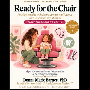 Puede incluir: Una portada de libro titulada Ready for the Chair por Donna Marie Barnett, PhD. La ilustración muestra a una persona arrodillada junto a un niño sentado en una silla rosa. Los iconos representan un estetoscopio, un diente y unas tijeras. El texto incluye Habilitation Teaching Strategies.