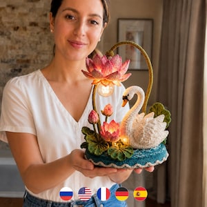 Patrón de lámpara de loto con cisne a crochet en PDF / Elegante patrón de lámpara de noche con cisne a crochet / Lámpara de mesa floral / Decoración del hogar Amigurumi / Descarga instantánea