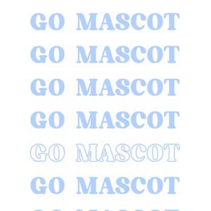 Puede incluir: Un dise&ntilde;o gr&aacute;fico que presenta el texto GO MASCOT repetido en ocho filas horizontales. Siete filas muestran el texto en un color azul claro s&oacute;lido, mientras que la sexta fila muestra el mismo texto en un estilo de contorno azul claro sobre fondo blanco.
