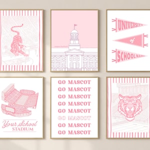 Puede incluir: Un conjunto de seis l&aacute;minas de pared enmarcadas en tonos rosa y blanco. Las impresiones presentan ilustraciones de una mascota tigre, un edificio universitario, banderines con texto, un estadio, el texto repetido GO MASCOT y un tigre.