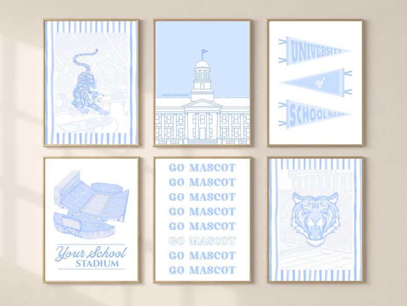 Puede incluir: Un conjunto de seis l&aacute;minas decorativas en azul claro y blanco que muestran una mascota de tigre, un edificio universitario, tres banderines con el texto University of School Name, un estadio con el texto Your School Stadium y Go Mascot.