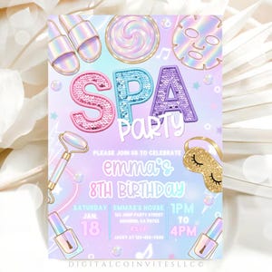 Könnte beinhalten: Eine digitale Einladung für eine Spa-Party mit dem Text SPA PARTY und Emma's 8th Birthday. Das Design enthält holografische Illustrationen von Sandalen, einer Gesichtsmaske, einem Jaderoller, einer Schlafmaske und Nagellackflaschen.