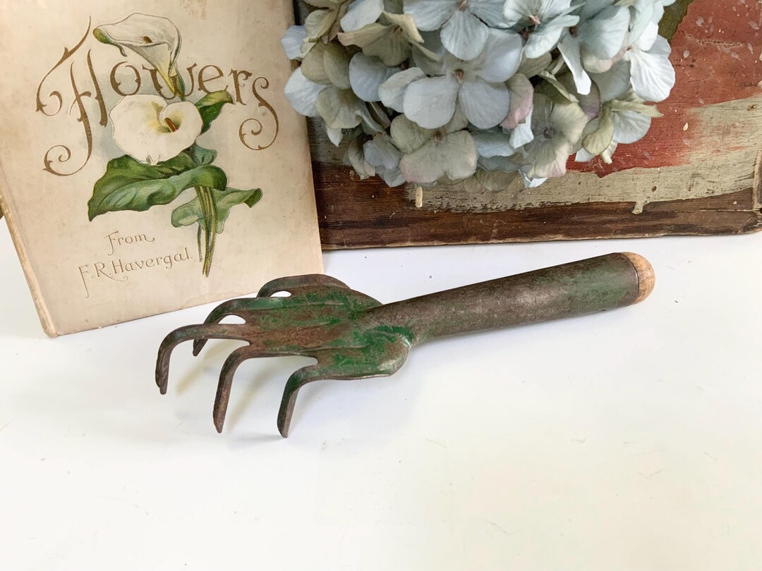 VINTAGE GARDEN Rake Hand TOOL - Green Painted Metal Rake - Potting Shed ...