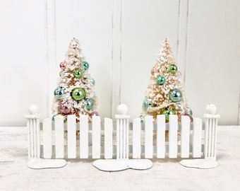 Vintage Dept 56 White Metal Fence Post - White Picket Fence For Christmas - Garden Fence Chippy White Vintage - Miniature Snow Village Fence