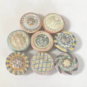 Mackenzie Childs Gabinete de cerámica cajón de la perilla | Etsy