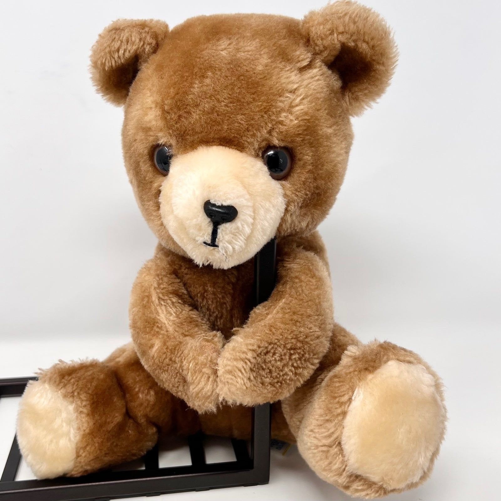 R. Dakin & Co. Vintage 1977 Brown Teddy Bear Clasped Paws Sitting