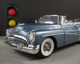1953 Buick Skylark in Reef Blue, 1:24th scale die cast Model Car by Danbury Mint