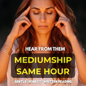 Könnte beinhalten: Eine Person mit langem, welligem, kastanienbraunem Haar in einem weißen Oberteil, mit dem Text HEAR FROM THEM MEDIUMSHIP SAME HOUR GENTLE HONEST WRITTEN READING, hinter einer brennenden Kerze, Augen geschlossen, Finger an den Schläfen.