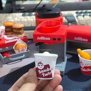 Jollibee toy - Etsy 日本