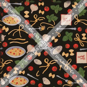 Op de afbeelding: Een naadloos patroon op een donkere achtergrond met illustraties van pastaborden, farfalle, spaghetti, rode tomaten, groene basilicumblaadjes, knoflookbollen, schelpen en zilveren vorken. Het ontwerp bevat kaartjes met de tekst Bon Appétit.