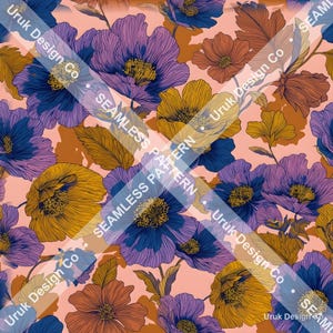 Könnte beinhalten: Ein nahtloses Muster mit einer dichten Anordnung von Blumen in Violett-, Blau- und Senfgelbtönen auf einem hellpfirsichfarbenen Hintergrund. Das Design zeigt feine Linien auf Blütenblättern und Blättern sowie den Text Uruk Design Co.