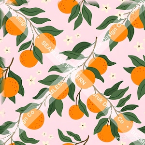 Könnte beinhalten: Ein nahtloses Muster mit leuchtend orangefarbenen Zitrusfrüchten an grünen, beblätterten Zweigen und kleinen weißen Blüten auf einem zartrosa Hintergrund. Das wiederkehrende Design zeigt mehrere Orangen an Stielen mit dunkelgrünem Laub.