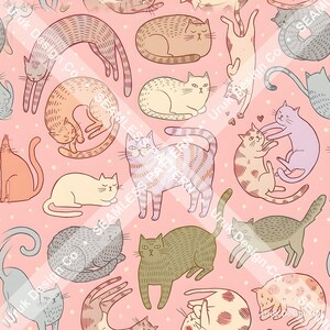 Könnte beinhalten: Ein nahtloses Muster auf hellrosa Hintergrund mit verschiedenen illustrierten Katzen in unterschiedlichen Posen und Farben, darunter Beige, Grau und Creme, durchsetzt mit kleinen weißen Punkten und dem Text Uruk Design Co SEAMLESS PATTERN.
