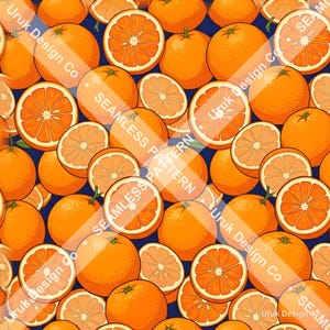 Könnte beinhalten: Ein nahtloses Muster mit einer wiederkehrenden Illustration von ganzen und aufgeschnittenen Orangen auf dunkelblauem Hintergrund. Die Orangen sind leuchtend orange mit sichtbaren Segmenten und Texturen in einem dichten Design.