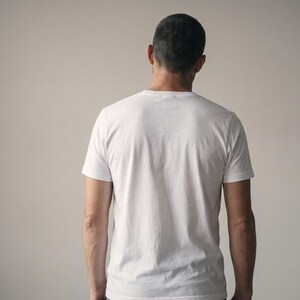 Embroidered Consistency Tee, Hybrid Athlete Gift, Made to Order (100% Cotton) afbeelding 5