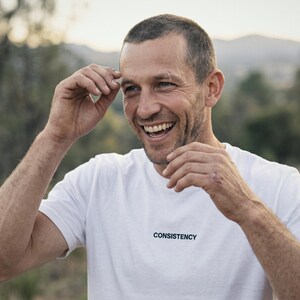 Embroidered Consistency Tee, Hybrid Athlete Gift, Made to Order (100% Cotton) afbeelding 3