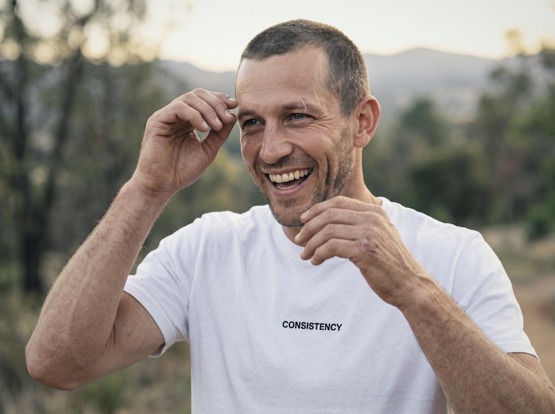 Embroidered Consistency Tee, Hybrid Athlete Gift, Made to Order (100% Cotton) afbeelding 3
