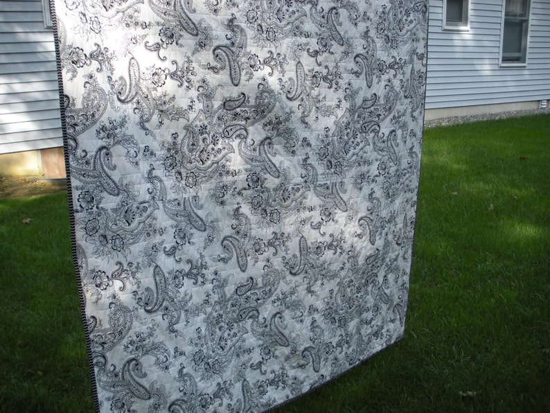 Modern throw quilt or wall hanging made with Malka Dubrawsky's Simple Mark and Kona white and ash solids. image 4