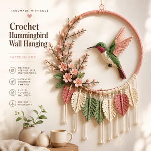 Häkelanleitung für einen Kolibri-Wandbehang mit Kirschblüten und Makramee-Blättern (PDF-Download)