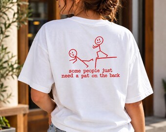 T-Shirt mit Strichmännchen-Schulterklopfen | humorvolle Illustration, rote Linienzeichnung