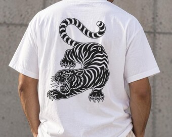 Japanisches T-Shirt mit schwarzem Tiger-Grafik, Vintage-Tattoo-Stil, minimalistische Streetwear