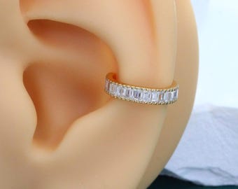 Aro para piercing de nariz con diamante baguette de oro macizo de 14 quilates y cierre de clic.